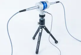 Typical calibration setup of the SQ-6 from SPEKTRA with two measuring microphones.