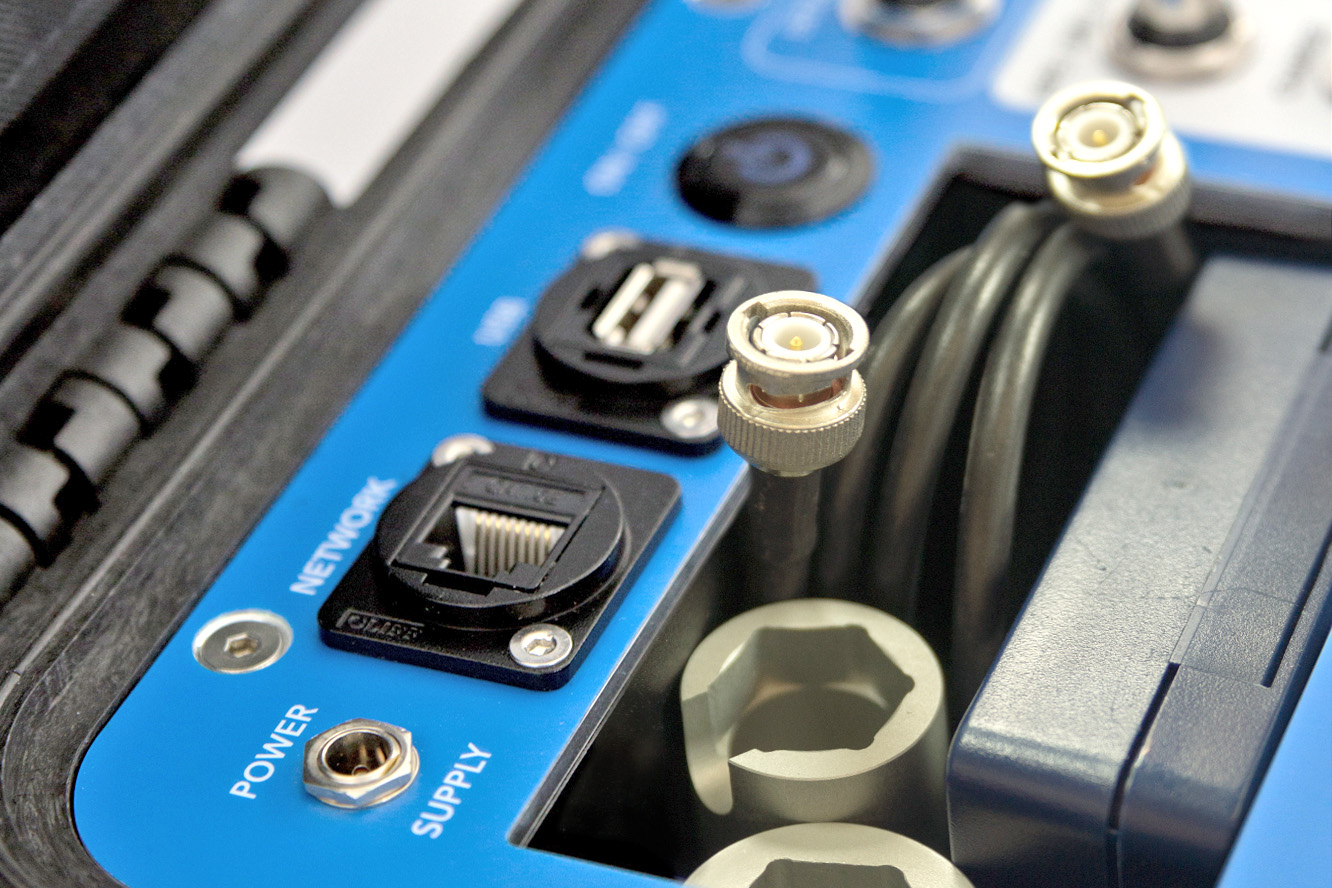 Detailed view Ethernet and USB connection of the portable calibration system from SPEKTRA.